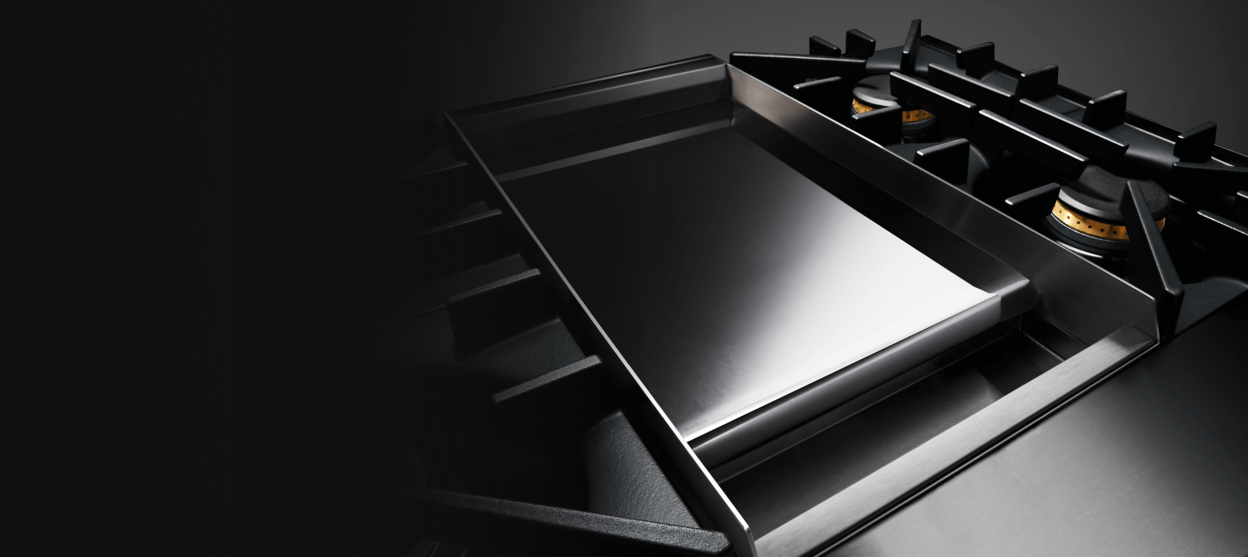  A Chrome-Infused Griddle on a JennAir® Professional Range.