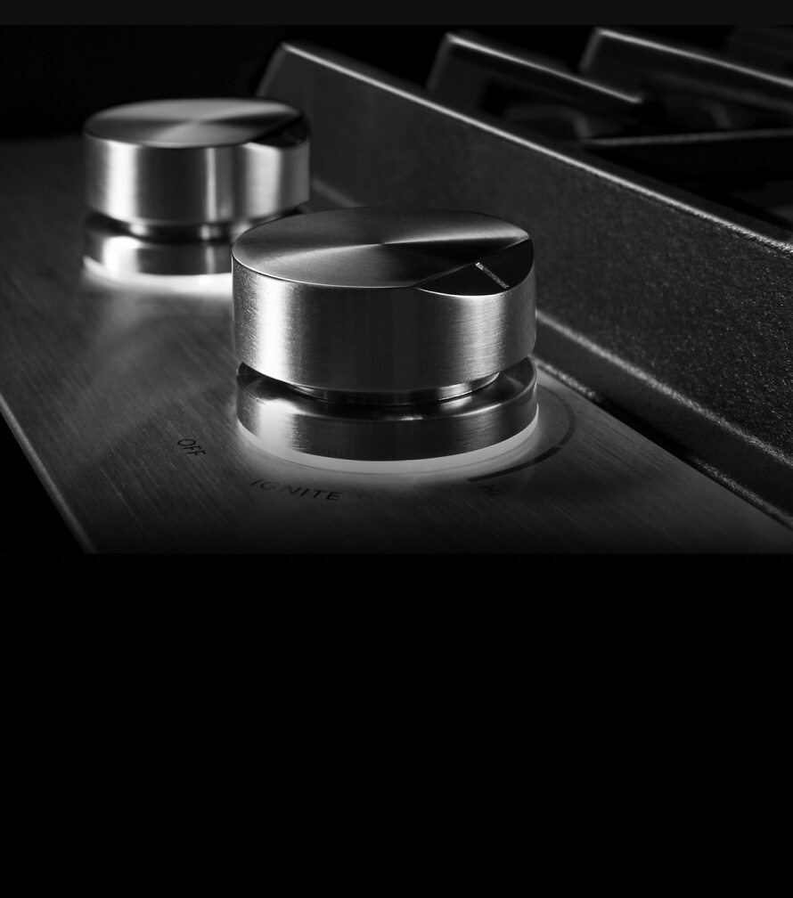 The dual lit halo-effect knobs.