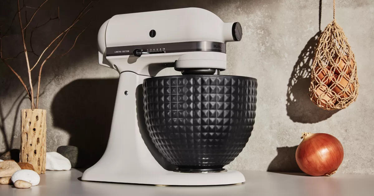 KitchenAid Marks Holidays with Limited-Edition, Hand-Painted Stand