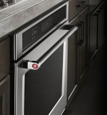 一个封闭的单壁烤箱在一个干净的厨房。＂>
                  </picture>
                 </div>
                 <div class=