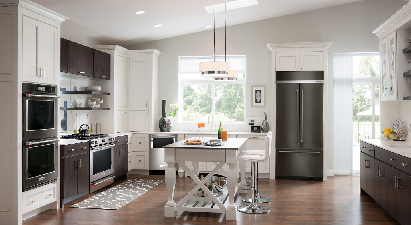 75 Kitchen with White Appliances Ideas You'll Love - January, 2024