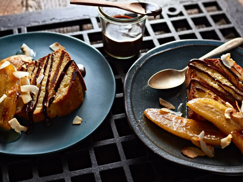 Caramelized bananas on top of pound cake with chocolate sauce