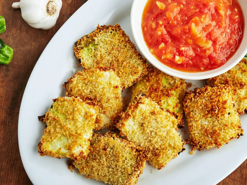 Crispy Zucchini Chips With Roasted Tomato Dipping Sauce