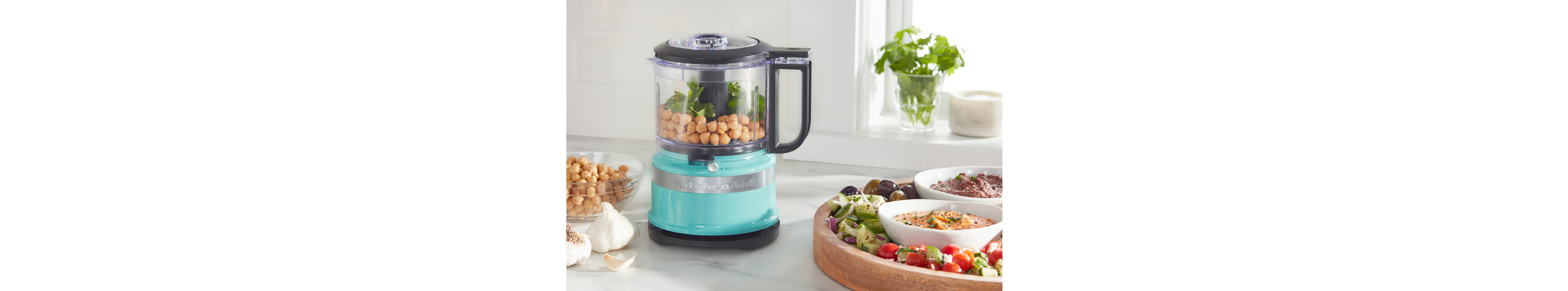 https://kitchenaid-h.assetsadobe.com/is/image/content/dam/business-unit/kitchenaid/en-us/marketing-content/site-assets/page-content/blog/gifts-for-a-cook/gifts-for-a-cook-21.jpg?fit=constrain&fmt=png-alpha&wid=2875