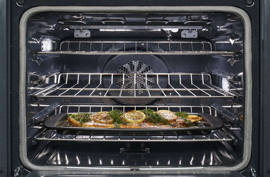 Fish cooking in a convection oven