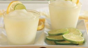 How to Make Frozen Lemonade With a Blender KitchenAid