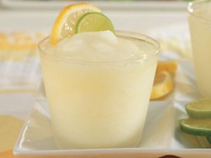 How to Make Frozen Lemonade With a Blender KitchenAid