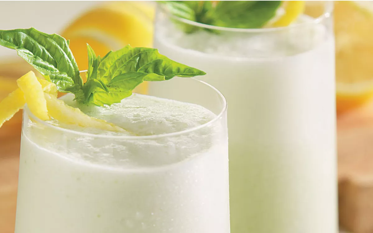 How to Make Frozen Lemonade With a Blender KitchenAid