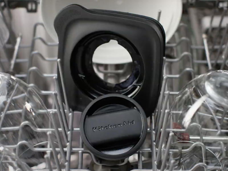 Blender lid in a dishwasher