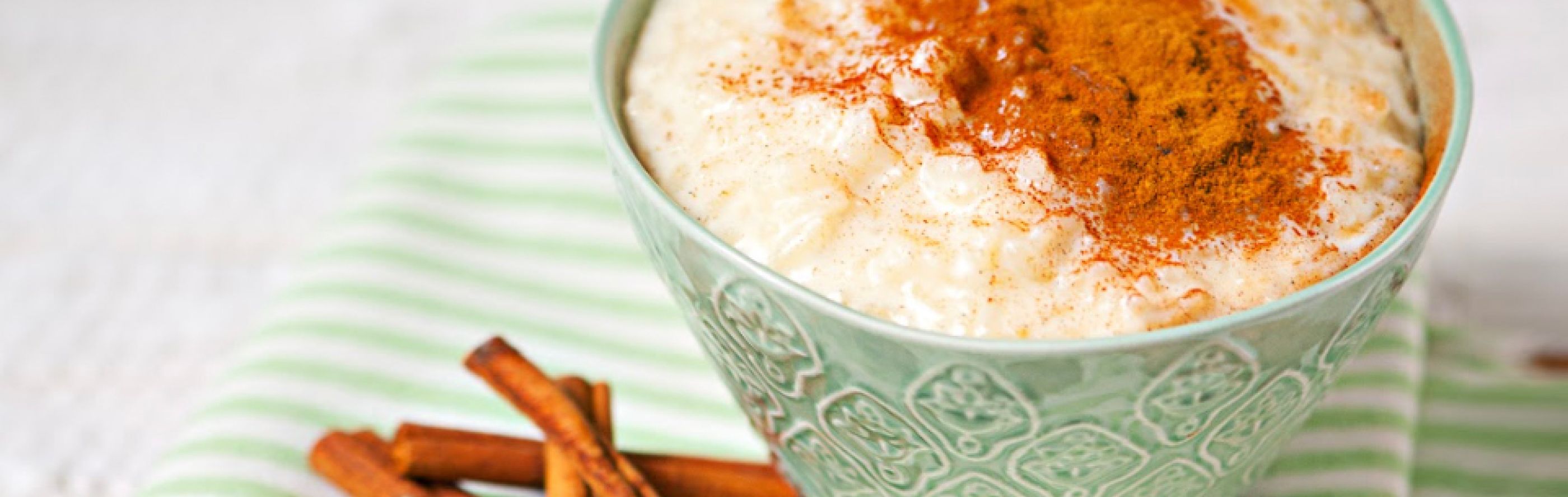A bowl of rice pudding topped with cinnamon