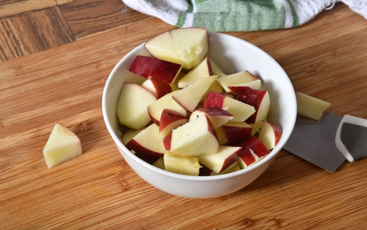 https://kitchenaid-h.assetsadobe.com/is/image/content/dam/business-unit/kitchenaid/en-us/marketing-content/site-assets/page-content/pinch-of-help/22-delicious-apple-recipes/Apple-Recipes-Thumbnail.png?wid=1200&fmt=webp
