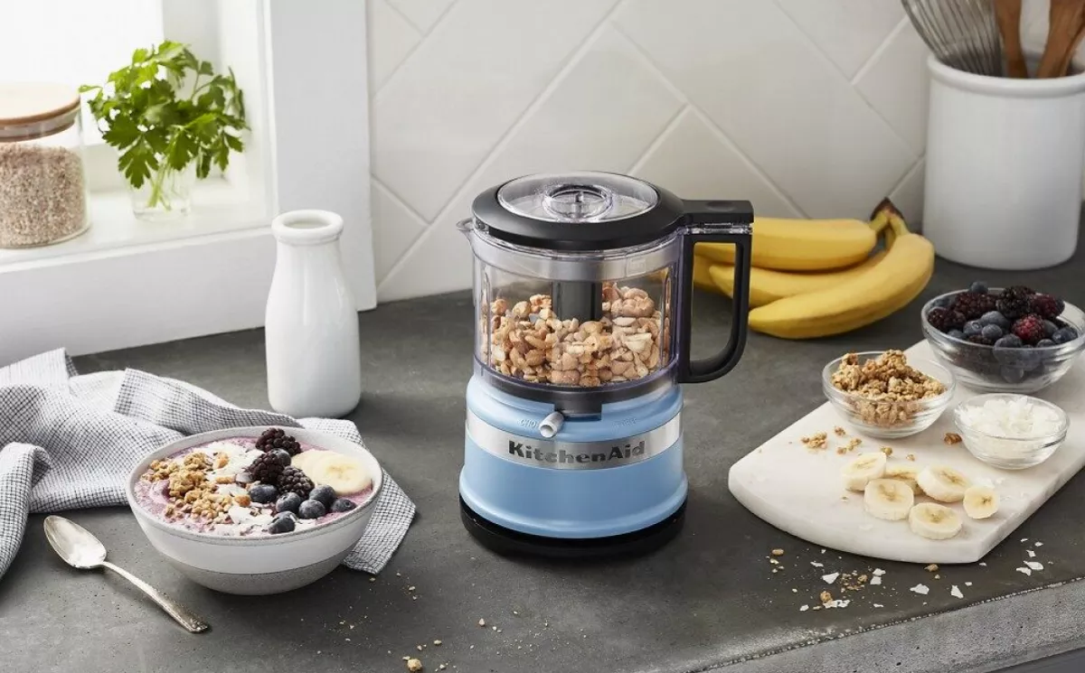 https://kitchenaid-h.assetsadobe.com/is/image/content/dam/business-unit/kitchenaid/en-us/marketing-content/site-assets/page-content/pinch-of-help/can-you-make-smoothies-in-a-food-processor-/Make-Smoothies_OG.jpg?wid=1200&fmt=webp