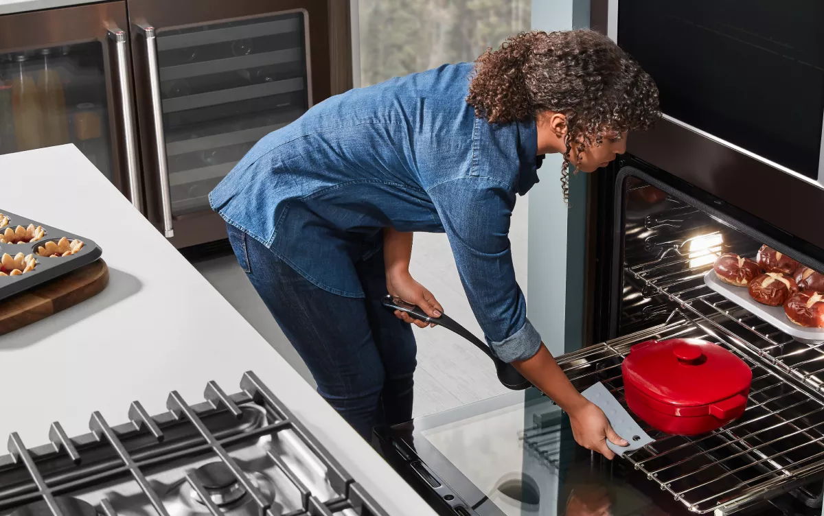 What's the Difference Between Convection and Standard Oven