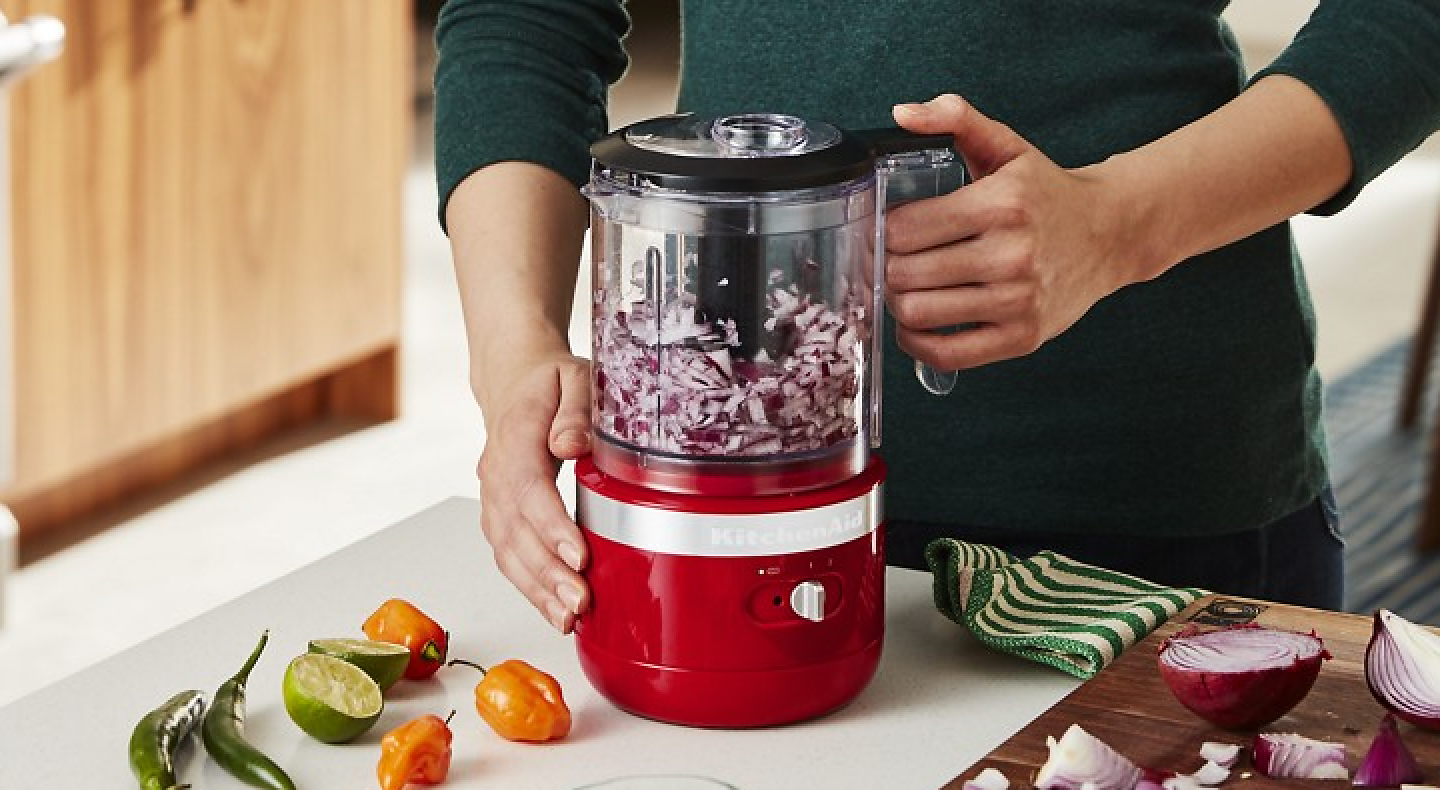 https://kitchenaid-h.assetsadobe.com/is/image/content/dam/business-unit/kitchenaid/en-us/marketing-content/site-assets/page-content/pinch-of-help/how-to-chop-onions-in-food-processor/how-to-chop-onions-in-food-processor_Image-Desktop_1.png?fmt=png-alpha&qlt=85,0&resMode=sharp2&op_usm=1.75,0.3,2,0&scl=1&constrain=fit,1