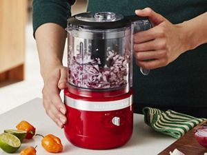 How to Chop, Dice, Slice and Mince Onions in a Food Processor KitchenAid