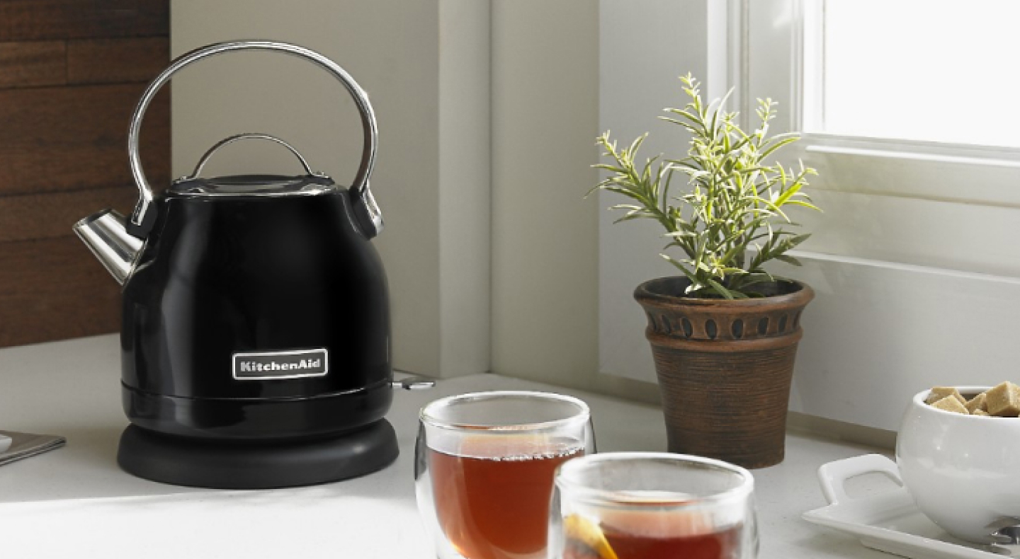 KITCHENAID® GLASS TEA KETTLE OFFERS TEA LOVERS EASY MASTERY OF THE