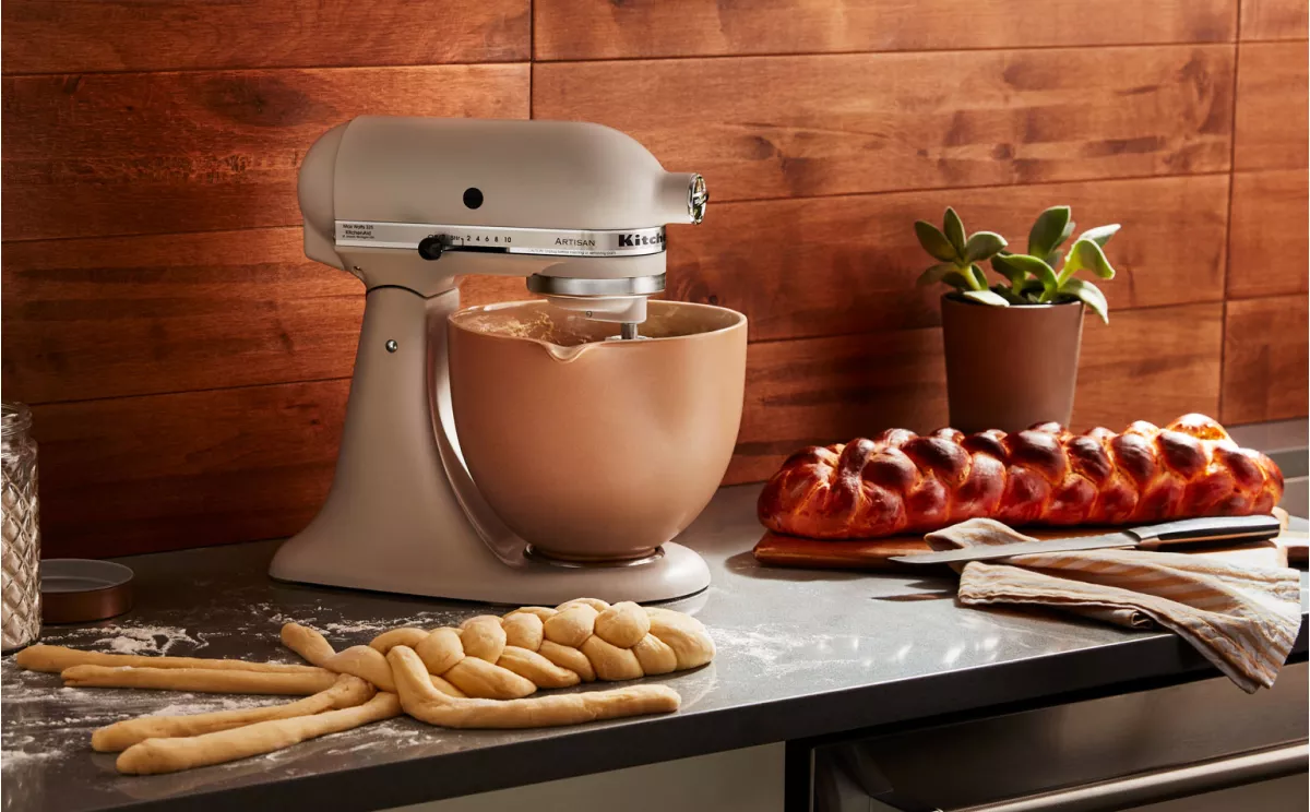 https://kitchenaid-h.assetsadobe.com/is/image/content/dam/business-unit/kitchenaid/en-us/marketing-content/site-assets/page-content/pinch-of-help/how-to-make-bread-with-a-stand-mixer/how-to-make-bread-thumbnail.jpg?wid=1200&fmt=webp