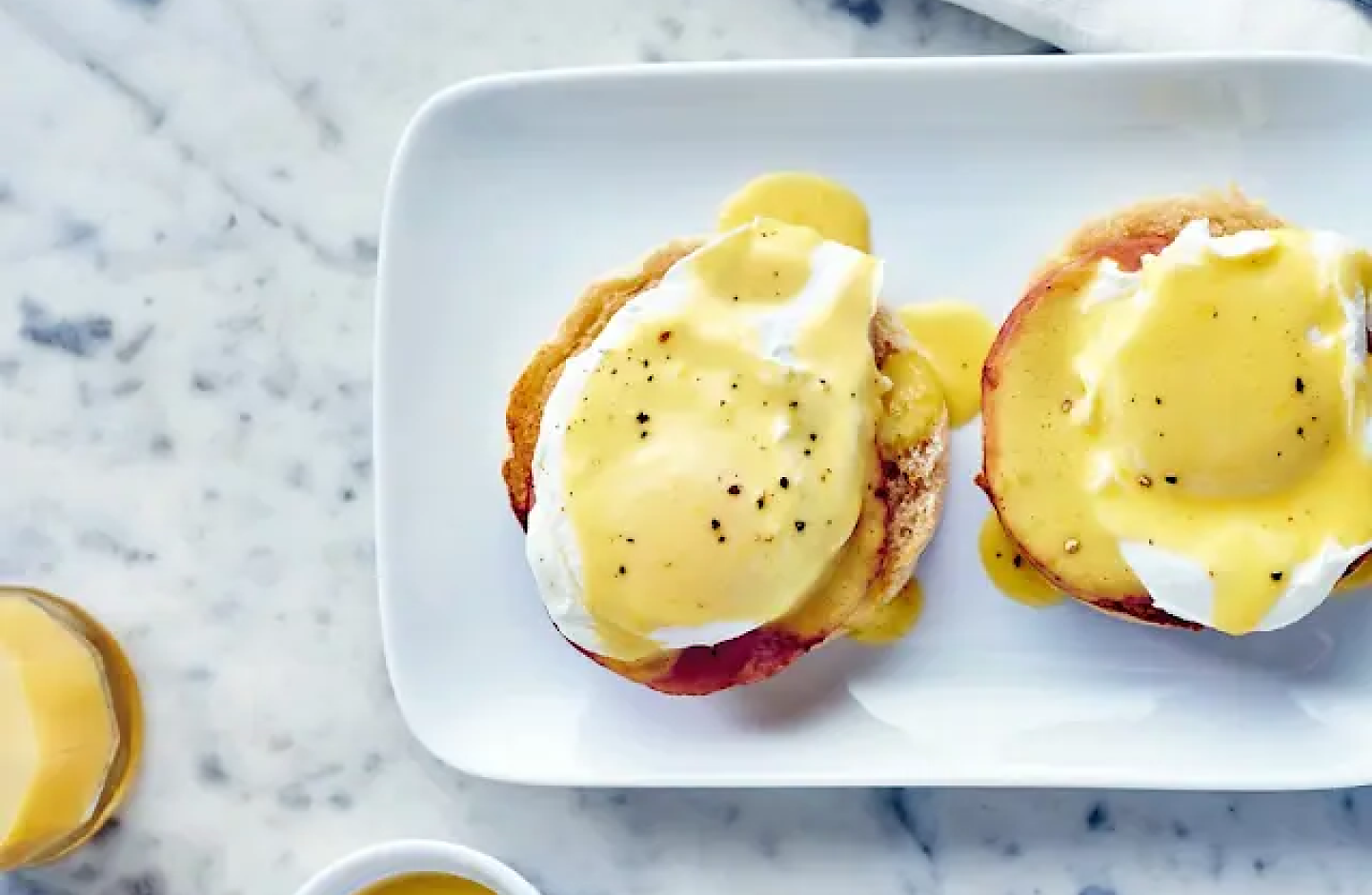 Plated eggs benedict