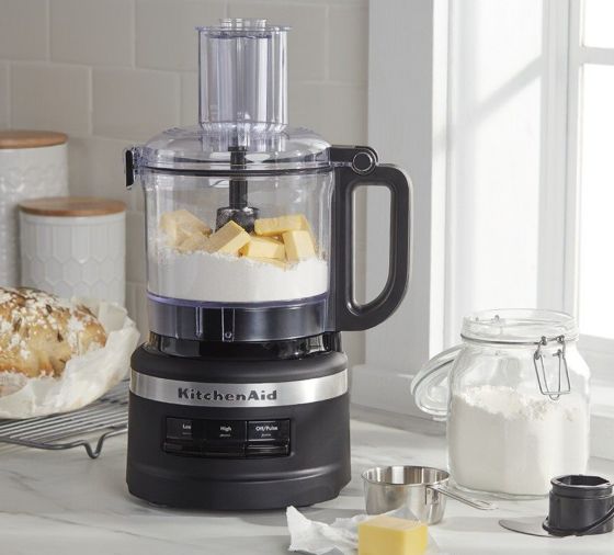 Food processor with dry ingredients and cubed butter for pie crust