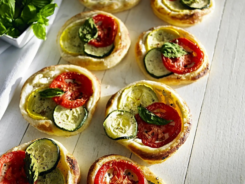Goat cheese and puff pastry tarts with vegetables
