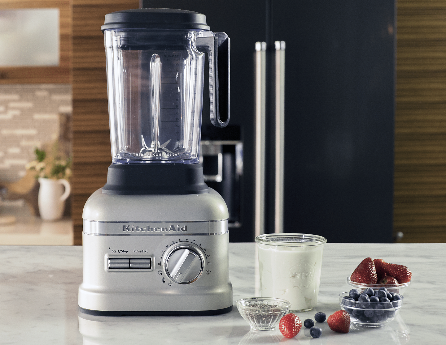 https://kitchenaid-h.assetsadobe.com/is/image/content/dam/business-unit/kitchenaid/en-us/marketing-content/site-assets/page-content/pinch-of-help/how-to-make-whipped-cream-blender/Image_Z_How-to-make-Whipped-Cream-Blender.png?fmt=png-alpha&qlt=85,0&resMode=sharp2&op_usm=1.75,0.3,2,0&scl=1&constrain=fit,1