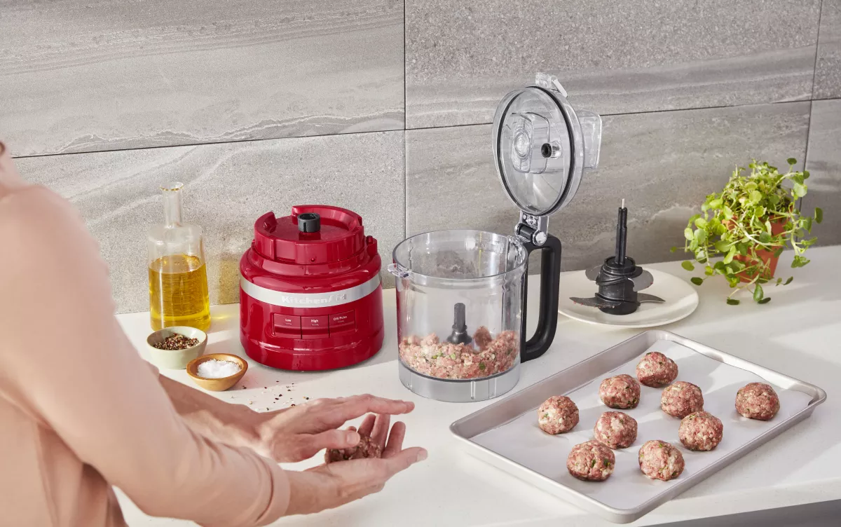 https://kitchenaid-h.assetsadobe.com/is/image/content/dam/business-unit/kitchenaid/en-us/marketing-content/site-assets/page-content/pinch-of-help/how-to-mince-chicken-in-a-food-processor/mince-chicken-food-processor-Thumbnail.jpg?wid=1200&fmt=webp