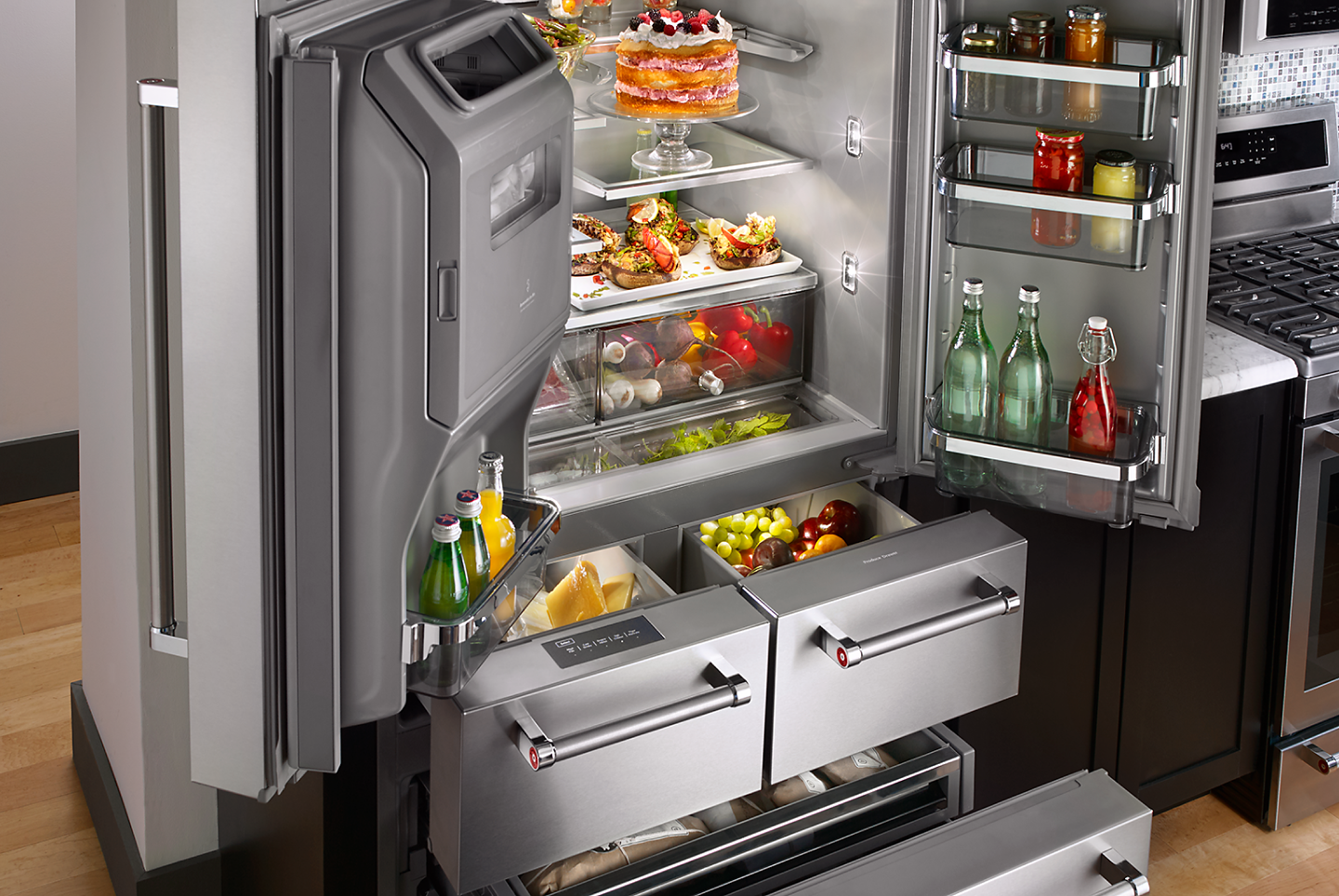 https://kitchenaid-h.assetsadobe.com/is/image/content/dam/business-unit/kitchenaid/en-us/marketing-content/site-assets/page-content/pinch-of-help/how-to-organize-your-french-door-refrigerator/HTOYFDR-image1-d.png?fmt=png-alpha&qlt=85,0&resMode=sharp2&op_usm=1.75,0.3,2,0&scl=1&constrain=fit,1