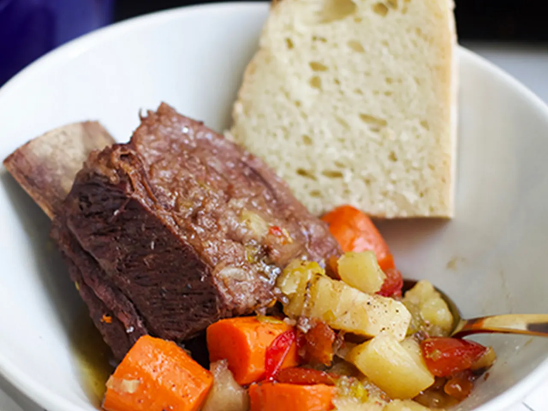 Roast in a dish with vegetables and bread