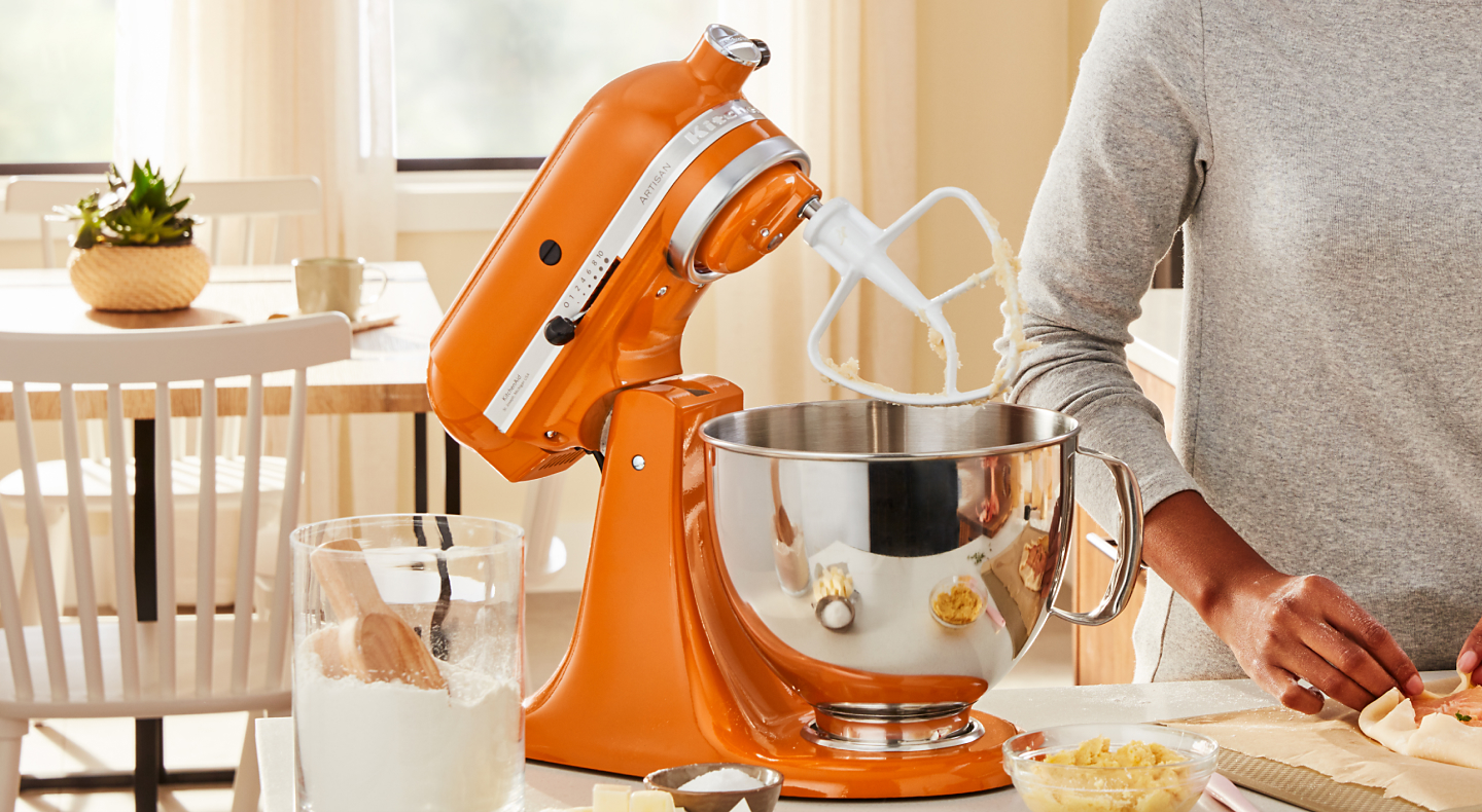 https://kitchenaid-h.assetsadobe.com/is/image/content/dam/business-unit/kitchenaid/en-us/marketing-content/site-assets/page-content/pinch-of-help/how-to-use-a-stand-mixer-opti/how_to_use_a_stand_mixer_Image2ALT.jpg?fmt=png-alpha&qlt=85,0&resMode=sharp2&op_usm=1.75,0.3,2,0&scl=1&constrain=fit,1