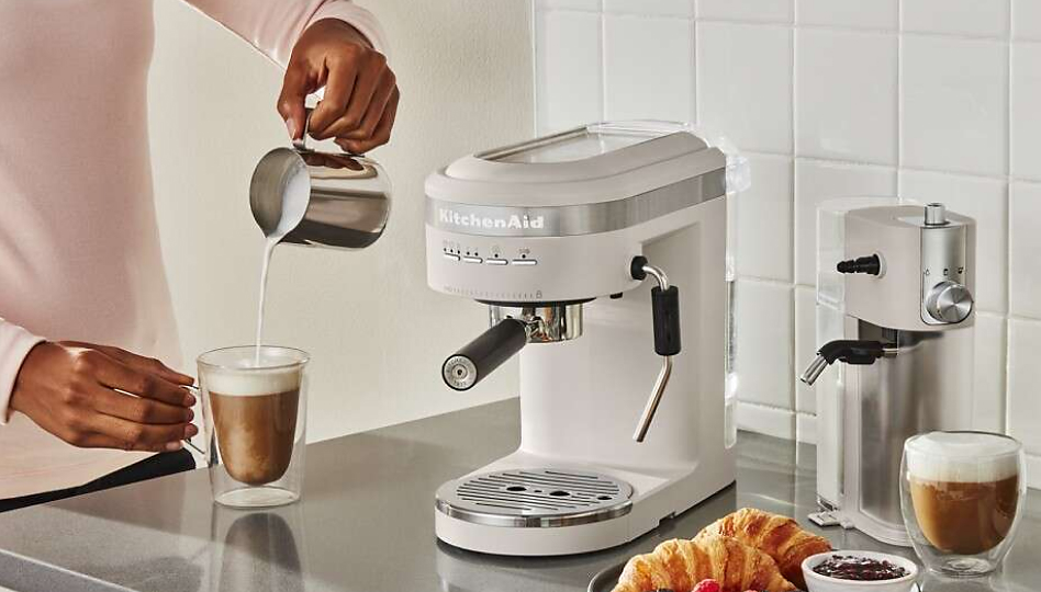 https://kitchenaid-h.assetsadobe.com/is/image/content/dam/business-unit/kitchenaid/en-us/marketing-content/site-assets/page-content/pinch-of-help/how-to-use-an-espresso-machine/how-to-use-an-espresso-machine_IMG12.jpg?fmt=png-alpha&qlt=85,0&resMode=sharp2&op_usm=1.75,0.3,2,0&scl=1&constrain=fit,1