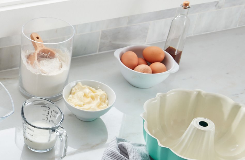 https://kitchenaid-h.assetsadobe.com/is/image/content/dam/business-unit/kitchenaid/en-us/marketing-content/site-assets/page-content/pinch-of-help/how-to-use-the-kitchenaid-ice-cream-maker-attachment/Ice_Cream_Maker_static-07.jpg?fmt=png-alpha&qlt=85,0&resMode=sharp2&op_usm=1.75,0.3,2,0&scl=1&constrain=fit,1