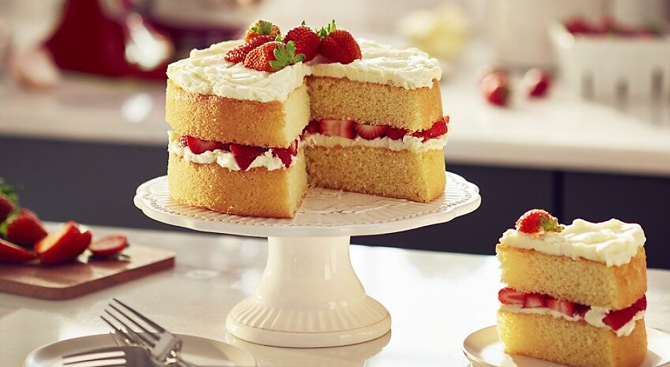  Homemade strawberry shortcake on cake stand