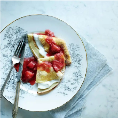Crepes with goat cheese and berries