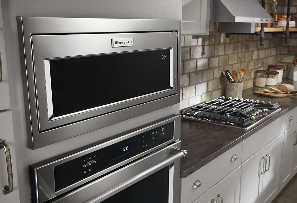 Pros & Cons: OTR Microwaves With Exhaust Fans vs. Range Hoods