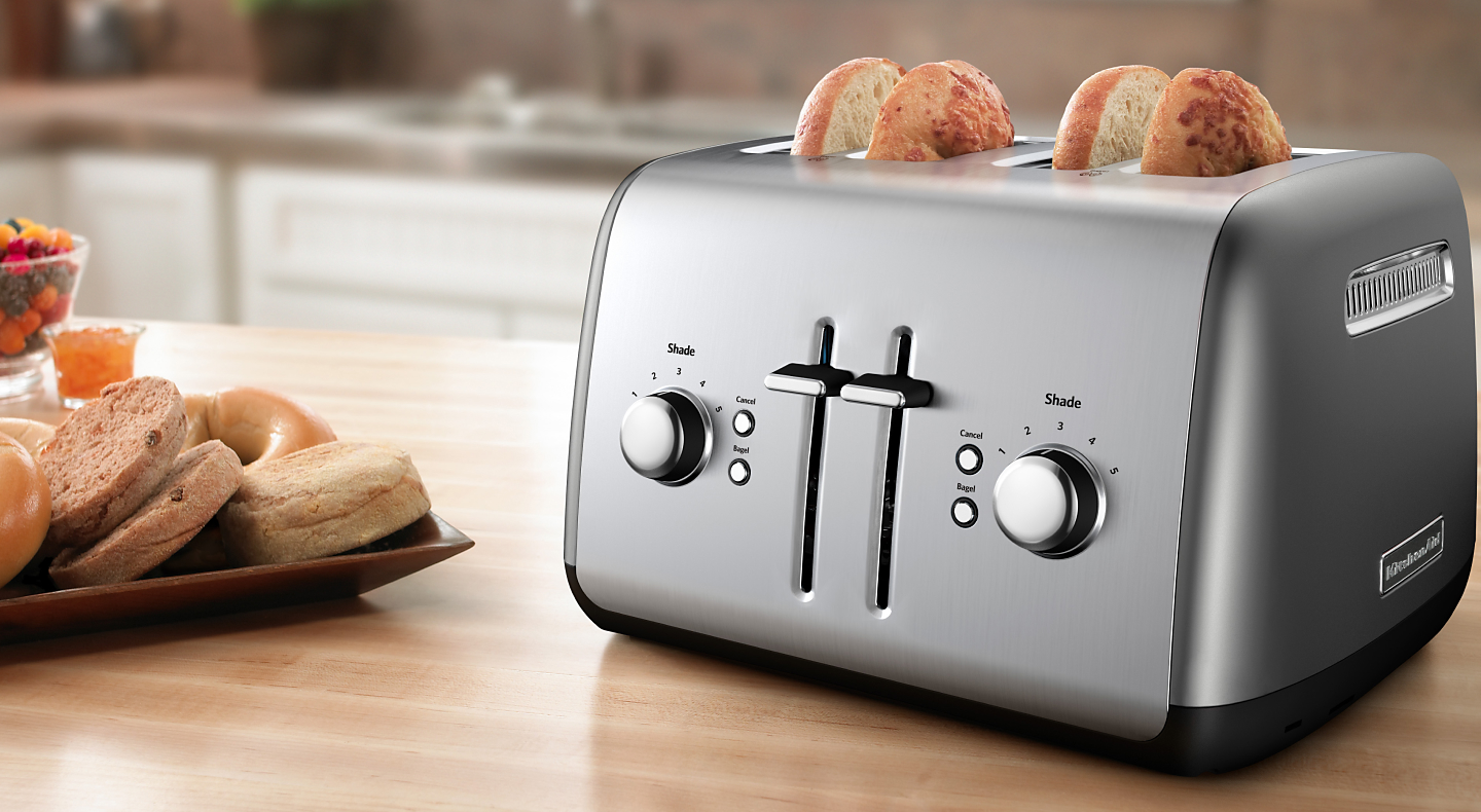 Тостер цена качество рейтинг. Тостер VT-1579 Bojole Vitek. Тостер Smeg с хлебом. Красивый тостер. Тостер в интерьере кухни.