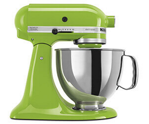
                                  Una batidora KitchenAid color verde manzana metalico con un bowl metalico.
                              