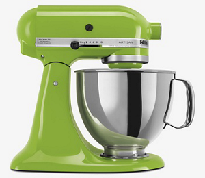 Una batidora KitchenAid color verde manzana metalico con un bowl metalico.