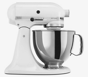 Una batidora KitchenAid color blanco con un bowl metalico. 