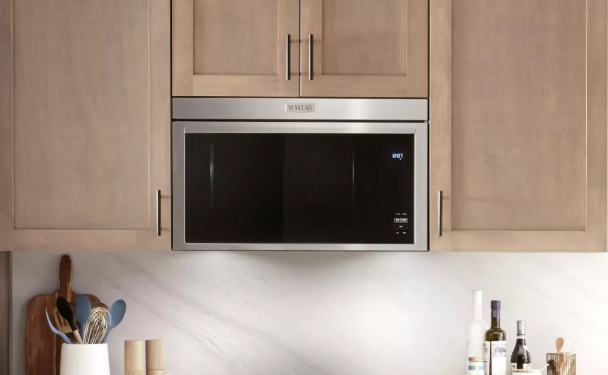 https://kitchenaid-h.assetsadobe.com/is/image/content/dam/business-unit/maytag/en-us/marketing-content/site-assets/page-content/oc-articles/The-Evolution-and-History-of-Microwaves/history-of-microwaves-Thumbnail-v2.jpg?wid=1200&fmt=webp