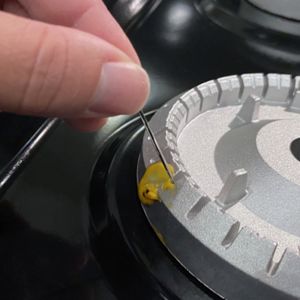 Cleaning store stove burners