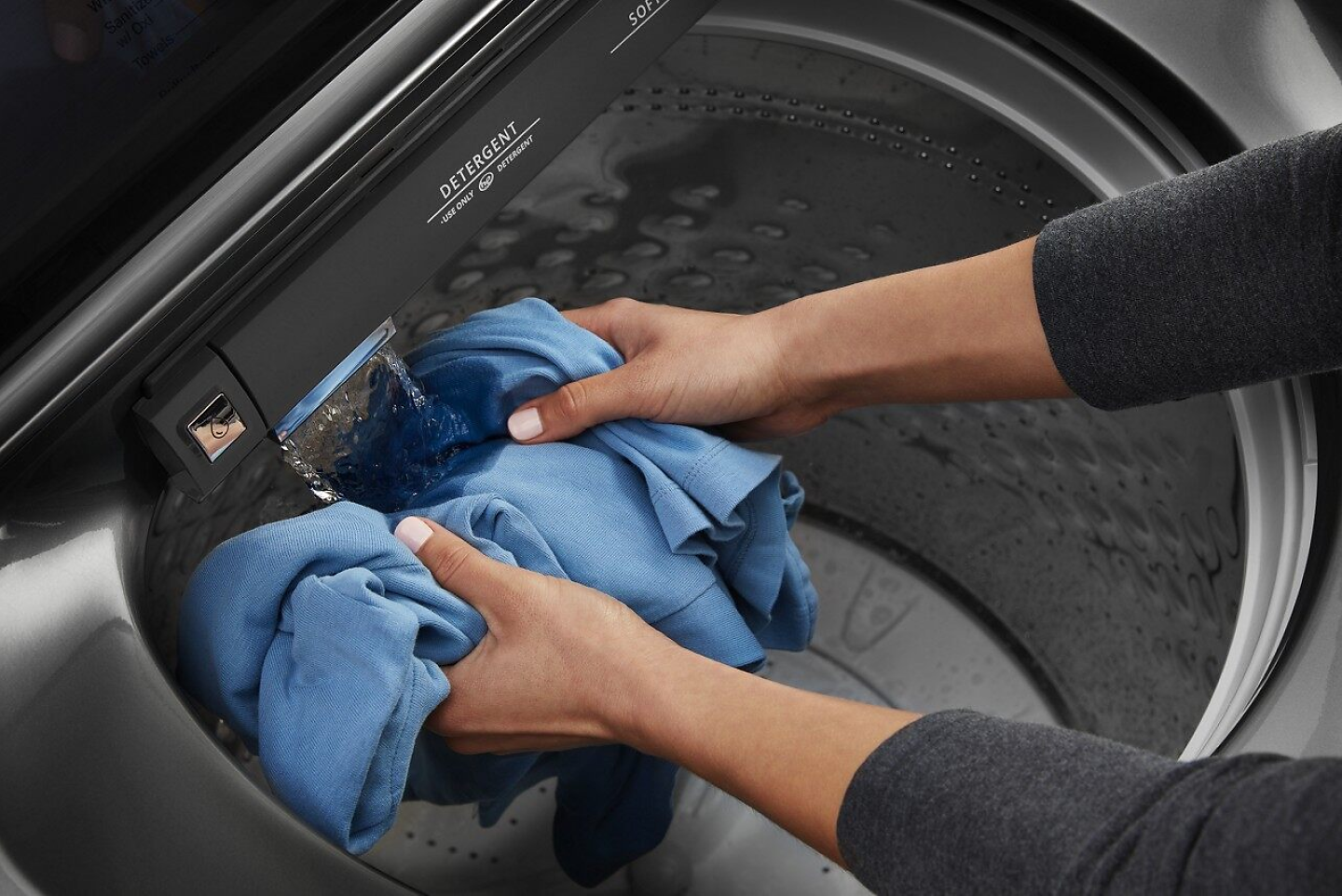 Rinsing clothes in the built-in water faucet