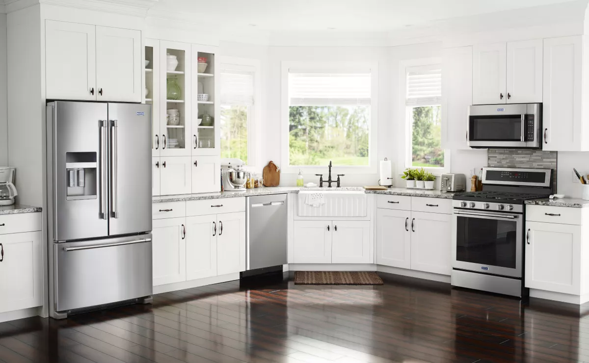 https://kitchenaid-h.assetsadobe.com/is/image/content/dam/business-unit/maytag/en-us/marketing-content/site-assets/page-content/oc-articles/how-to-use-an-oven/how-to-use-an-oven-Thumbnail.jpg?wid=1200&fmt=webp