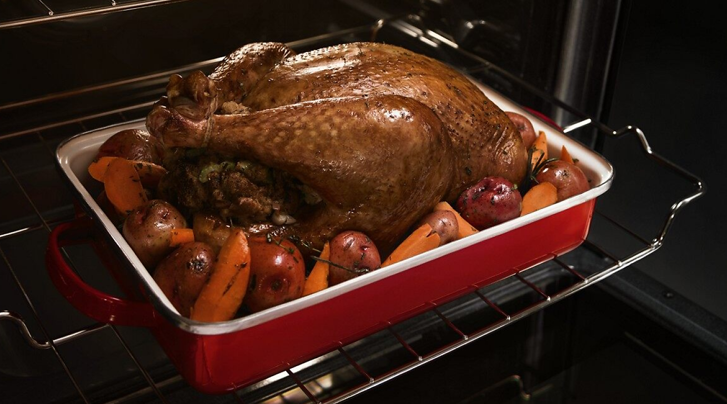 How You Should Position Your Oven Rack When Roasting Turkey