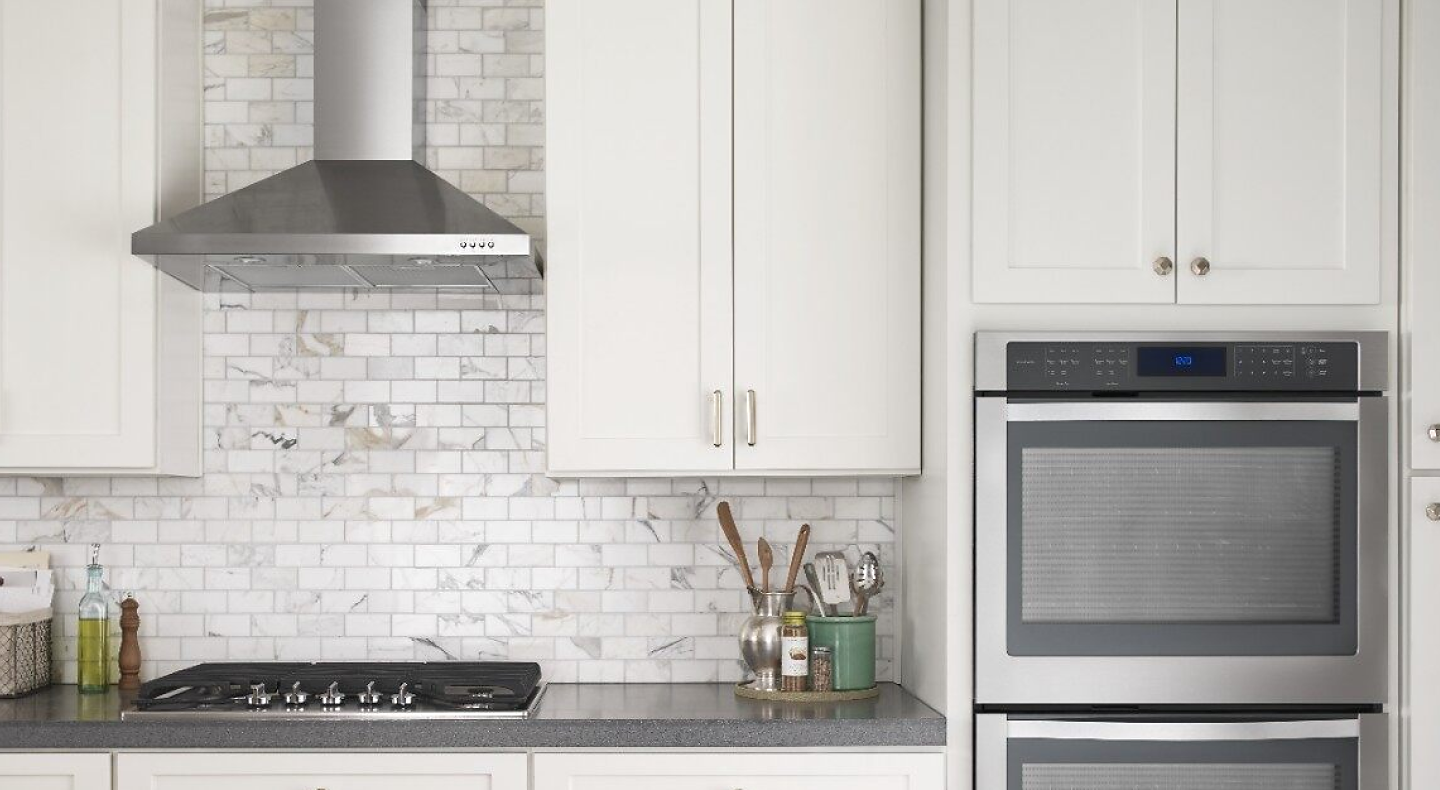 Consider Refacing, Instead of Replacing Your Outdated Oven Hood