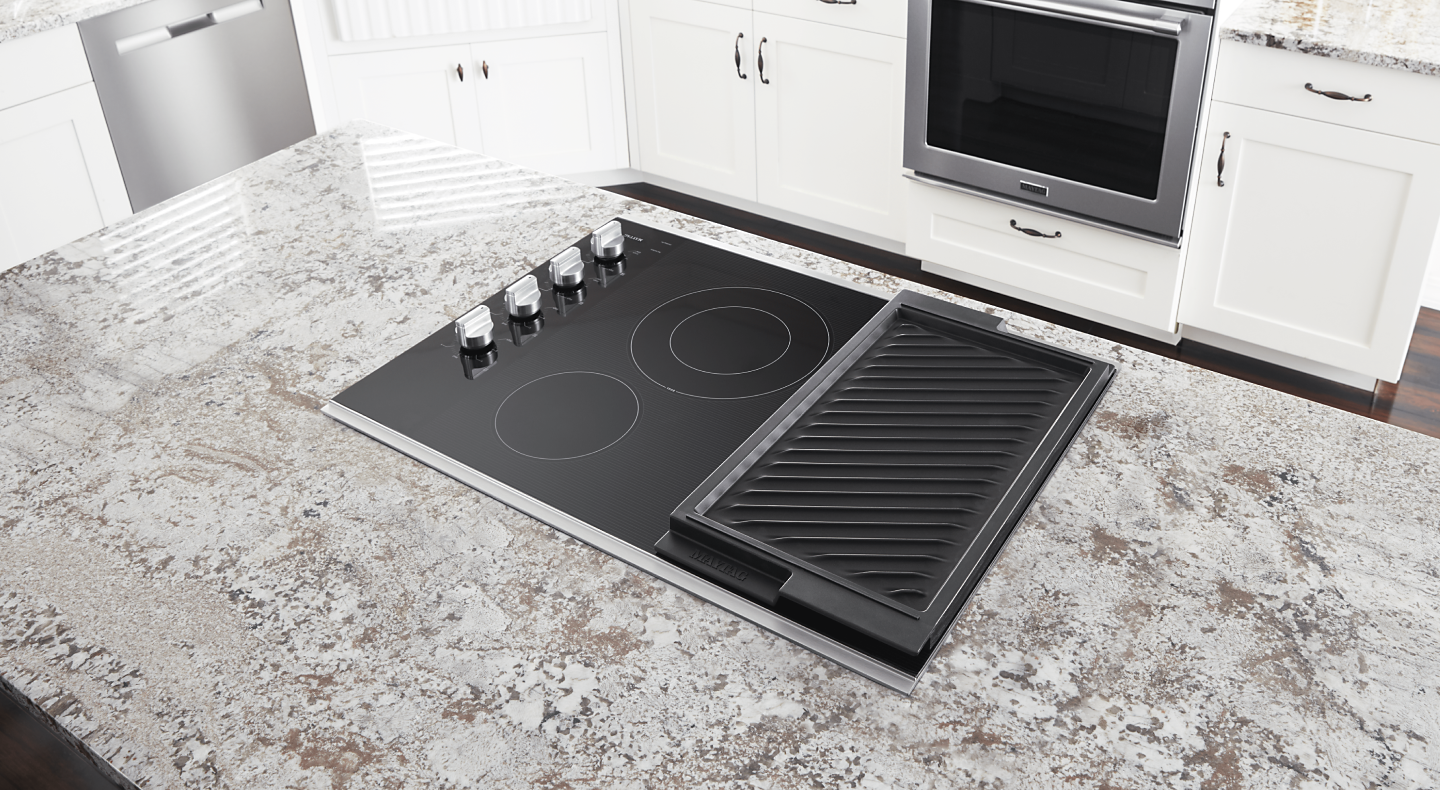Electric stovetop with a reversible grill on a granite countertop
