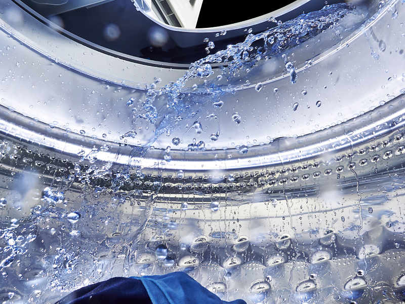 Water splashing in washing machine drum Water splashing in washing machine drum