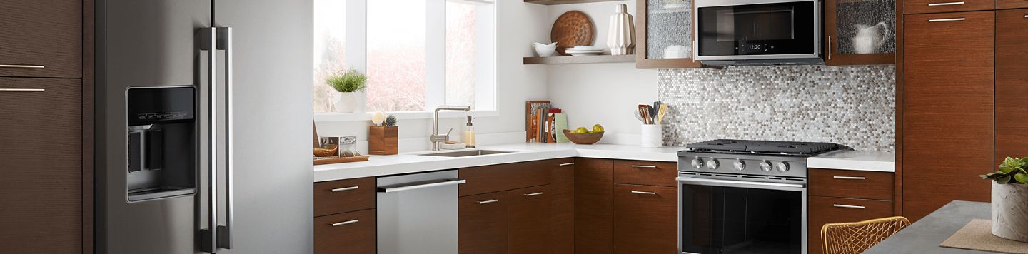 A kitchen featuring cooking and refrigeration appliances