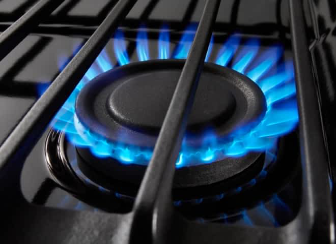 A SpeedHeat™ Burner on a Whirlpool® Gas Cooktop
