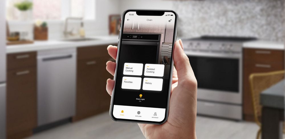 Using the Whirlpool® app on a smartphone to check the progress of what’s cooking in your connected oven.
