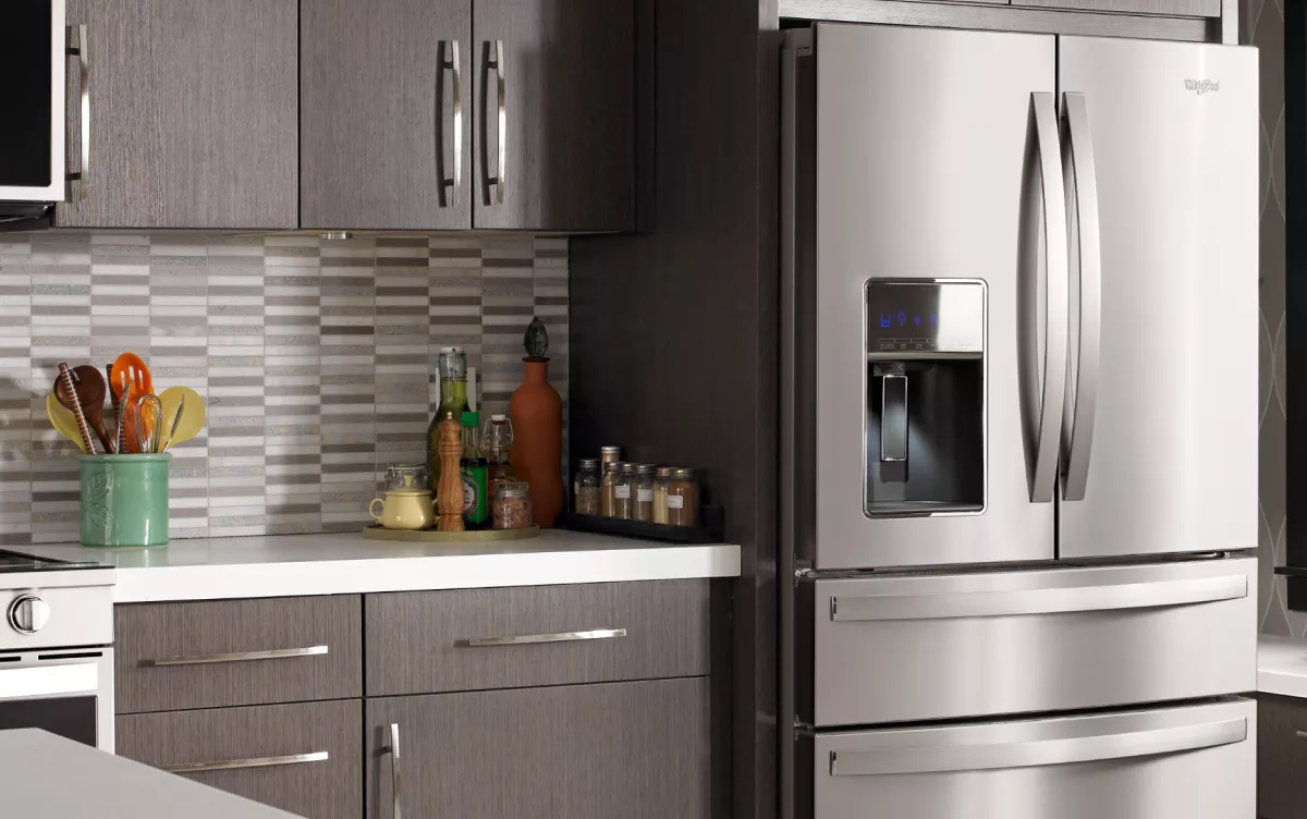 https://kitchenaid-h.assetsadobe.com/is/image/content/dam/business-unit/whirlpoolv2/en-us/marketing-content/site-assets/page-content/oc-articles/how-do-refrigerator-water-filters-work/How-Do-Refrigerator-Water-Filters-Work-Thumbnail.jpg?wid=1200&fmt=webp